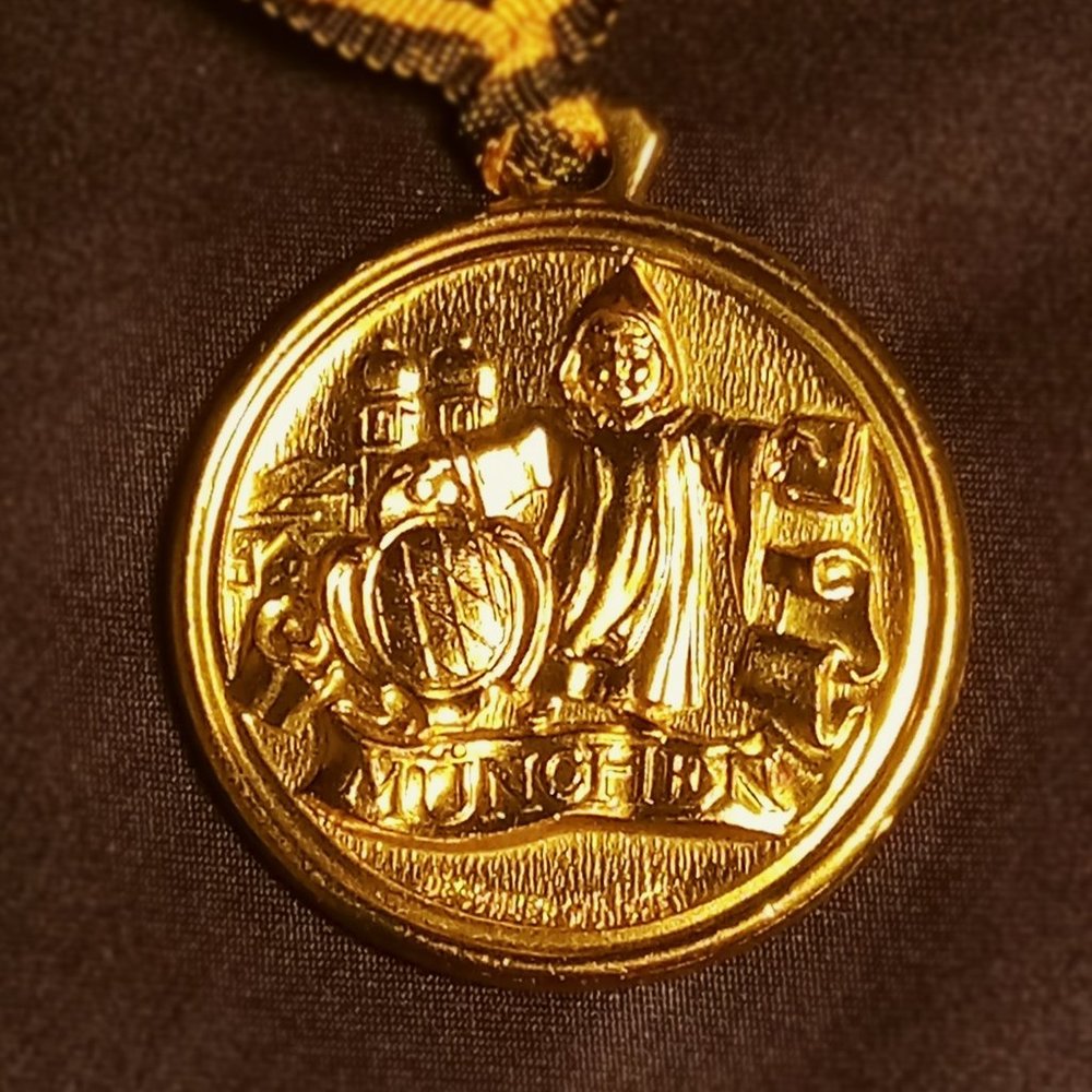 VINTAGE DESCHLER MUNCHEN MEDALLION IN PRISTINE CONDITION